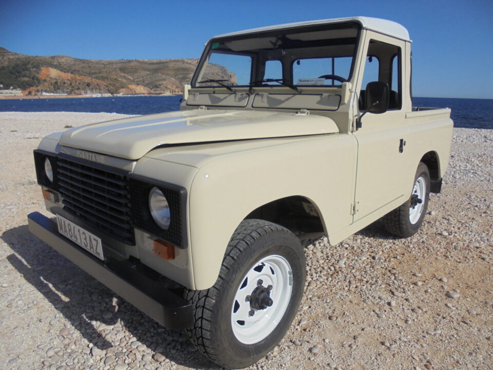 Land Rover Santana 2.5B DC Pickup